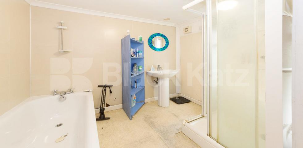 			NEW INSTRUCTION, 4 Bedroom, 1 bath, 1 reception Maisonette			 Shepherds Bush Road, Shepherds Bush/Hammersmith